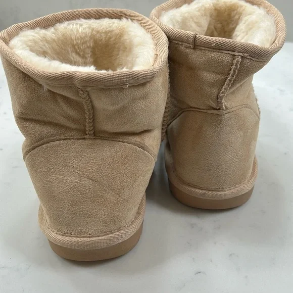 AZALEA WANG Gorgeous Blinged out UGG style boot size 8 NWOB - Picture 3 of 10